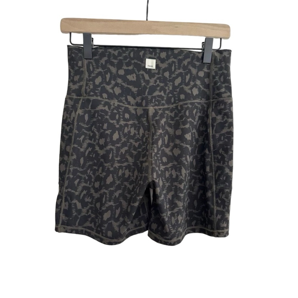 Vuori bike shorts and sports bra set Size M - Picture 6 of 7